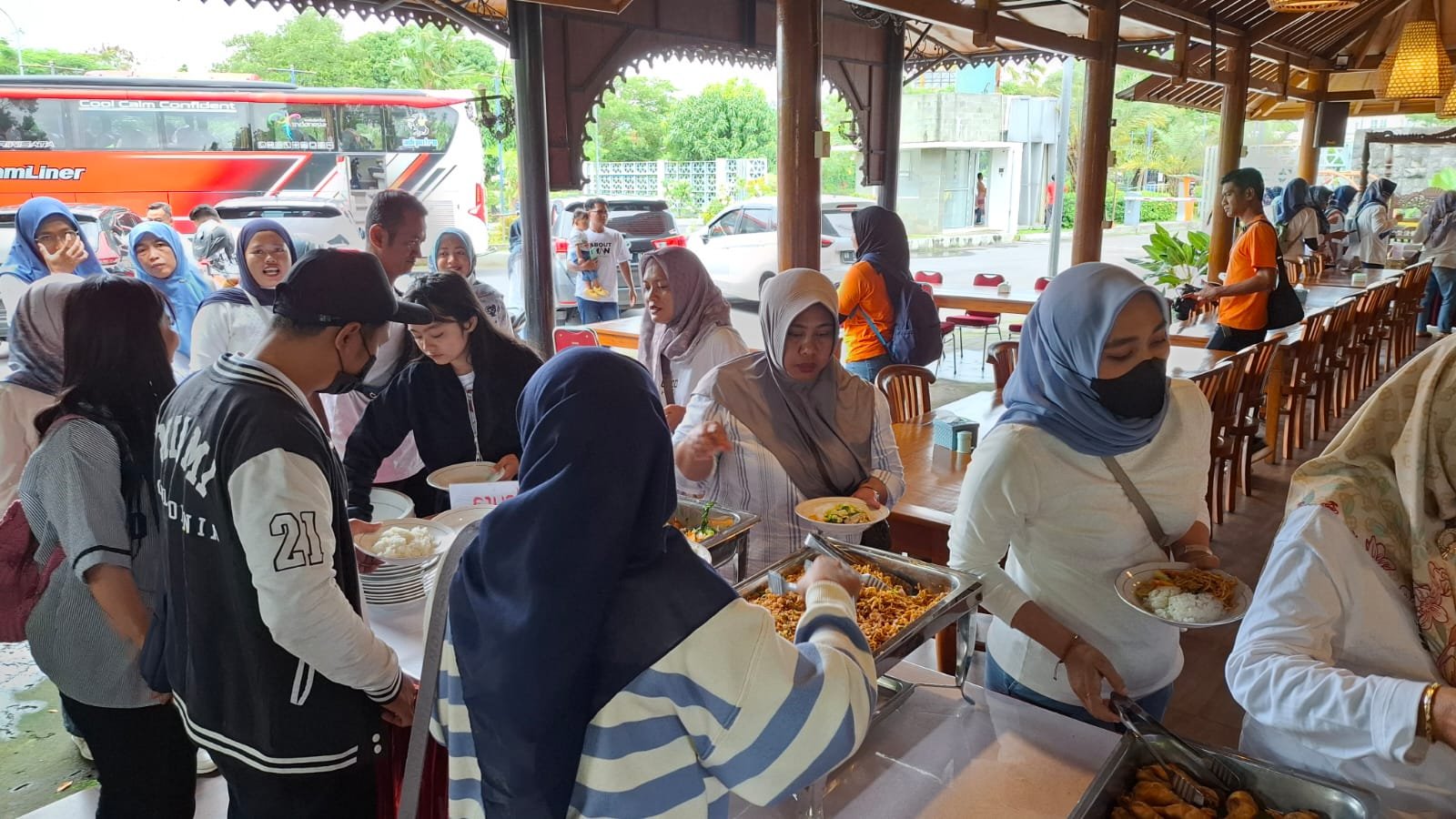 kerja bakti di lapangan sambong jl mawar